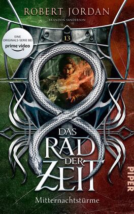 Das Rad der Zeit 13. Das Original Das Buchcover zeigt einen dramatischen Hintergrund in rot und grün mit metallischen Akzenten. In der Mitte ist ein charakteristischer, doppelter Ouroboros, der eine Figur umschließt, die geheimnisvoll und entschlossen wirkt. Der Titel „DAS RAD DER ZEIT“ ist in großen, auffälligen Buchstaben gestaltet, gefolgt vom Untertitel „Mitternachtstürme“. Oben links befindet sich ein Hinweis „EINE ORIGINAL-SERIE BEI prime video“. Der Autor „Robert Jordan“ sowie „Brandon Sanderson“ sind ebenfalls prominent platziert.