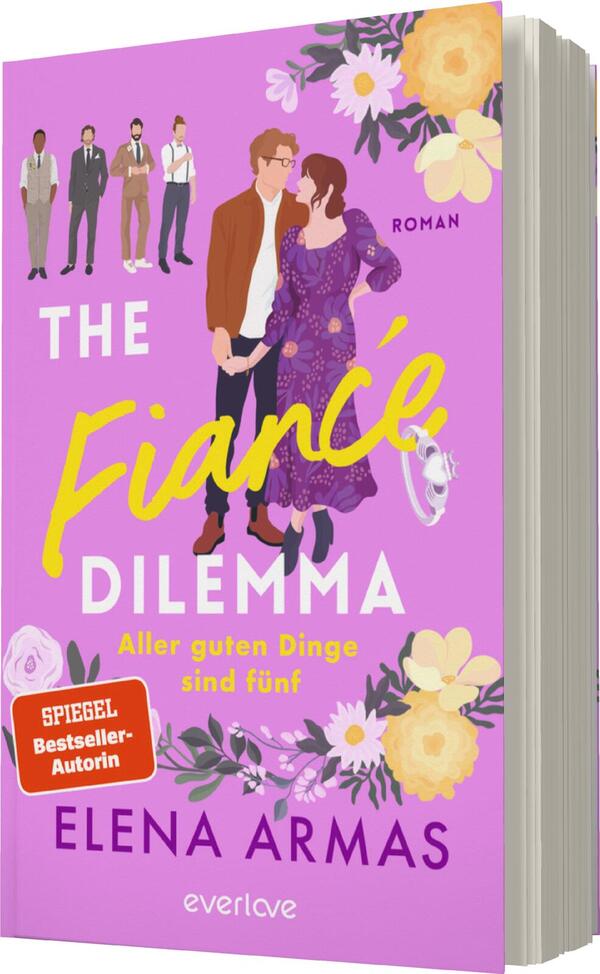 Das Buchcover zeigt einen pastelllila Hintergrund, der mit floralen Elementen in sanften Gelb- und Rosatönen versehen ist. In der Mitte steht der Titel „The Fiancé Dilemma“ in einem auffälligen, gelben Schriftzug. Darunter ist der Zusatz „Alle guten Dinge sind fünf“ in einer kleineren weißen Schrift. Zwei Figuren, ein Mann in einem hellbraunen Anzug und eine Frau in einem lila Kleid, stehen im Vordergrund, umgeben von weiteren stilisierten Figuren. Oben links ist der Hinweis „SPIEGEL Bestseller-Autorin“ zu sehen. Der Name der Autorin, Elena Armas, wird unten auf dem Cover prominent angezeigt.