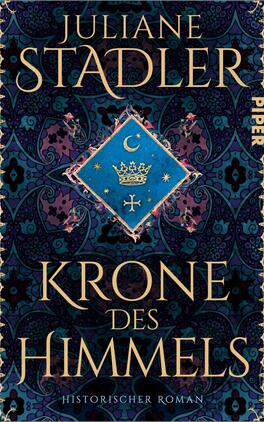Krone des Himmels Das Buchcover zeigt auf einem tiefblauen Hintergrund ein kunstvolles, ornamentales Muster in dunklen und goldenen Tönen. Im Zentrum ist ein diagonales, blaues Feld mit einer goldenen Krone und einem Mond abgebildet, umgeben von stilisierten Symbolen. Der Titel „KRONE DES HIMMELS“ ist in großen, goldenen Buchstaben platziert, während der Autorenname „JULIANE STADLER“ oben in eleganter Schrift angeordnet ist. Das Cover strahlt eine historische und mystische Atmosphäre aus.