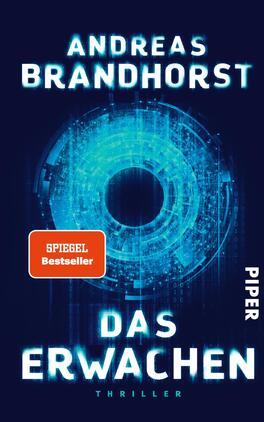 Das Erwachen Das Buchcover zeigt einen dunkelblauen Hintergrund mit einem zentralen, leuchtenden, kreisförmigen Muster in verschiedenen Blau- und Türkistönen, das an digitale Technologie erinnert. Der Titel „DAS ERWACHEN“ ist in futuristischer, weißer Schrift groß in der Mitte platziert. Oben steht der Autorennamen „ANDREAS BRANDHORST“ in einer gleichen Schriftart, jedoch kleiner. Unten links ist ein rotes Etikett mit der Aufschrift „SPIEGEL Bestseller“. Das Cover vermittelt eine spannende, technologische Atmosphäre, die auf einen Thriller hinweist.