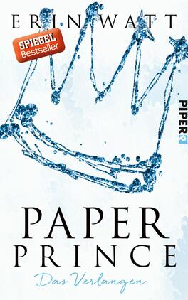 Paper Prince Das Buchcover zeigt eine stilisierte Krone in aquablauen Farben, die auf einem weißem Untergrund skizziert ist. Der Titel „PAPER PRINCE“ ist in eleganter, schwarzer Schrift gut lesbar platziert, während der Untertitel „Das Verlangen“ in einer feineren Schriftart darunter steht. Oben links befindet sich ein rotes Label mit dem Text „SPIEGEL Bestseller“, was die Popularität des Buches signalisiert. Der Verlag wird in kleinerem Format am rechten Rand in Blau dargestellt. Die gesamte Gestaltung vermittelt einen modernen, frischen Eindruck.