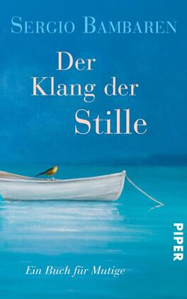Der Klang der Stille Das Buchcover zeigt einen ruhigen, türkisfarbenen See unter einem klaren blauen Himmel. In der Mitte befindet sich ein schlichtes, weißes Boot, das anmutig auf dem Wasser treibt. Ein kleiner, gelber Vogel sitzt am Rand des Bootes. Darunter steht in eleganter, weißer Schrift „Der Klang der Stille“ und der Autor „Sergio Bambaren“. Am unteren Rand befindet sich der Verlagsname „PIPER“ in Weiß. Die Gesamtatmosphäre vermittelt Frieden und Stille.