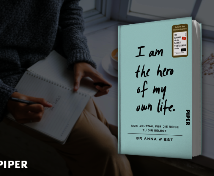 gestalteter Banner mit dem Buchcover von „I am the hero of my own life“