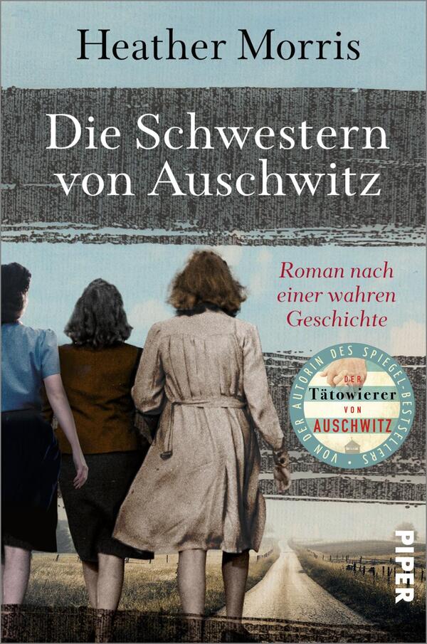 Das Buchcover zeigt drei Frauen, die von hinten betrachtet auf einen Weg blicken, der in die Ferne führt. Die Farben sind hauptsächlich in sanften Blautönen und Erdfarben gehalten, was eine melancholische Stimmung erzeugt. Oben steht der Titel „Die Schwestern von Auschwitz“ in einer klaren, weißen Schrift. Darunter befindet sich der Untertitel „Roman nach einer wahren Geschichte“ in kleinerer Schrift. Ein Aufkleber mit der Aufschrift „Der Täufer von Auschwitz“ ist prominent platziert, und am unteren Rand ist der Verlag „Piper“ angegeben.