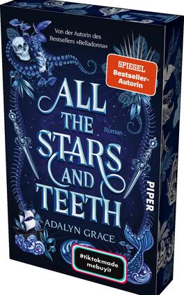 All the Stars and Teeth Das Buchcover zeigt einen tiefblauen Hintergrund, der an einen Nachthimmel erinnert. Auf der Vorderseite sind filigrane, silberne Illustrationen von Pflanzen und mystischen Elementen, darunter ein Totenkopf und ein Schwert, die eine geheimnisvolle Atmosphäre erzeugen. Der Titel „ALL THE STARS AND TEETH“ ist in eleganter, verschnörkelter Schrift in Weiß gestaltet. Unter dem Titel steht „Roman“ in schlichter Schrift. Oben links ist der Hinweis „Von der Autorin des Bestsellers ›Belladonna‹“ zu sehen. Ein rotes Label mit dem Text „SPIEGEL Bestseller-Autorin“ hebt sich hervor.
