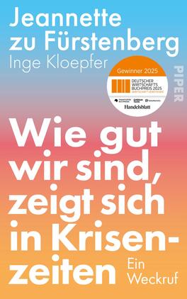 Wie gut wir sind, zeigt sich in Krisenzeiten Das Buchcover zeigt einen Farbverlauf von azurblau zu sanften Orange- und Rosatönen. Im Vordergrund prangt der Titel „Wie gut wir sind, zeigt sich in Krisenzeiten“ in großen, weißen Buchstaben, die eine auffällige und moderne Schriftart nutzen. Darunter steht der Hinweis „Ein Weckruf“. Oben am Cover finden sich die Namen „Jeannette zu Fürstenberg“ und „Inge Kloepfer“. Das Gesamtbild vermittelt eine positive, inspirierende Atmosphäre.