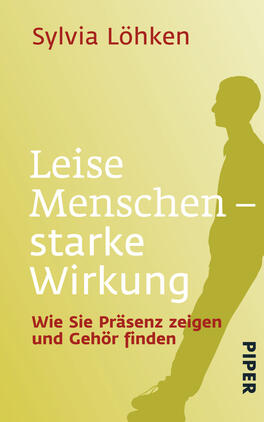 Leise Menschen - starke Wirkung Das Buchcover zeigt einen sanften gelben Hintergrund, auf dem sich eine stilisierte, graue Silhouette einer Person befindet, die in Richtung rechts schaut. In der oberen Hälfte steht in großen, weißen Buchstaben der Titel „Leise Menschen – starke Wirkung“. Darunter, in kleinerer Schrift, der Untertitel „Wie Sie Präsenz zeigen und Gehör finden“. Oben links ist der Name der Autorin, Sylvia Löhken, in schwarzer Schrift platziert. Unten rechts befindet sich das Verlagslogo „PIPER“.