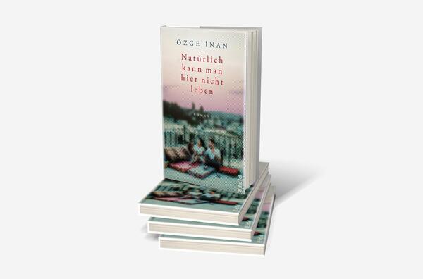 Bücherstapel des Buches „Natürlich kann man hier nicht leben“