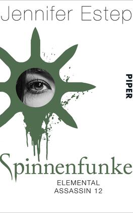 Spinnenfunke Das Buchcover zeigt eine stylisierte Sonnenform in schwarzen und grünen Farben, die dynamisch und kraftvoll wirkt. In der Mitte ist ein vergrößertes Auge, das einen intensiven Blick vermittelt. Der Titel „Spinnenfunke“ ist in einem eleganten, geschwungenen Schriftzug in Grün platziert, während „Elemental Assassin 12“ in einer schlichten Schrift darunter steht. Oben ist der Name „Jennifer Estep“ in klarer, moderner Typografie abgedruckt, und das Verlagslogo „PIPER“ ist vertikal an der rechten Seite angeordnet. Die Gestaltung strahlt eine geheimnisvolle und spannende Atmosphäre aus.