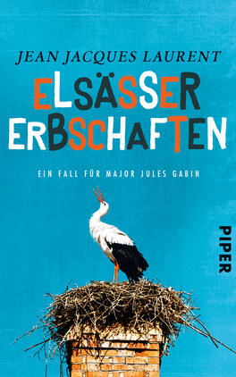 Elsässer Erbschaften Das Buchcover zeigt einen Storch, der auf einem mit Zweigen versehenen Nest steht, vor einem leuchtend blauen Hintergrund. Der Titel „ELSÄSSER ERBSCHAFTEN“ hebt sich in großen bunten Buchstaben ab, wobei „ELSÄSSER“ in Weiß und „ERBSCHAFTEN“ in Orange dargestellt ist. Am unteren Rand steht der Untertitel „Ein Fall für Major Jules Gabin“ in kleinerer, schlichter Schrift. Der Verlagsname „PIPER“ ist in einer klaren, serifenlosen Schrift ebenfalls am rechten Rand platziert. Die Atmosphäre wirkt lebhaft und einladend.