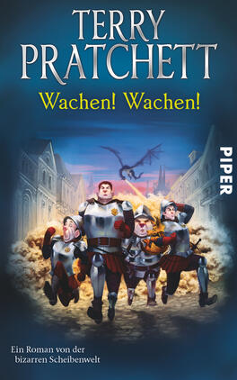 Wachen! Wachen! Das Buchcover zeigt eine dynamische Szene mit vier komischen Wachen, die in schimmernden Rüstungen und roten Uniformen über eine von Staub und Rauch umgebenen Straße rennen. Im Hintergrund sind unscharfe, historisch anmutende Gebäude sichtbar. Über ihnen fliegt ein Drachen, angedeutet durch dunkle Silhouetten. Der Himmel hat einen tiefen Blauton. Der Titel „Wachen! Wachen!“ ist in großen, weißen Buchstaben oben platziert, während der Autorenname „Terry Pratchett“ in einer eleganten, goldenen Schrift darüber steht.