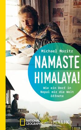 Namaste Himalaya! Das Buchcover zeigt einen hellen, gelben Rand. In der oberen Hälfte ist ein Mann mit Bart zu sehen, der auf eine Karte schaut. Die untere Hälfte zeigt eine malerische Aussicht auf eine Berglandschaft mit einem weiteren Mann, der in Nachdenklichkeit sitzt. Der Titel „NAMASTE HIMALAYA!“ ist in großen weißen Buchstaben auf einem kräftig grünen Oval platziert, darunter steht der Untertitel „Wie ein Dorf in Nepal mir die Welt öffnete“. Auf dem Cover ist der Name des Autors, Michael Moritz, oberhalb des Titels zu sehen.