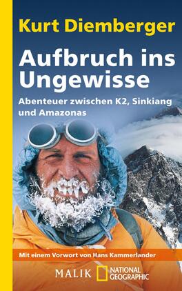 Aufbruch ins Ungewisse Das Buchcover zeigt einen abenteuerlich aussehenden Mann in winterlicher Bergkleidung, dessen Gesicht von Schnee und Frost bedeckt ist. Im Hintergrund sind schneebedeckte Berge zu sehen, die eine raue, unberührte Landschaft vermitteln. Der Titel „Aufbruch ins Ungewisse“ steht in auffälliger, weißer Schrift und wird von einem gelben Kästchen umrahmt, das den Untertitel „Abenteuer zwischen K2, Sinkiang und Amazonas“ trägt. Oben ist der Name des Autors „Kurt Diemberger“ in schwarzer Schrift platziert.