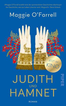 Judith und Hamnet Das Buchcover zeigt eine leuchtend blaue Hintergrundfarbe. Im Mittelpunkt stehen ein Paar weiße, verzierte Handschuhe, umgeben von roten Pflanzenmotiven. Der Titel „JUDITH und HAMNET“ ist in großen, goldenen Buchstaben in der unteren Hälfte platziert, während der Name der Autorin, Maggie O'Farrell, über den Handschuhen erscheint. In der oberen Ecke befindet sich ein Auszeichnungssymbol mit dem Text „Women’s Prize for Fiction 2020“ in einem weißen Feld. Das Cover vermittelt eine elegante und geheimnisvolle Atmosphäre.
