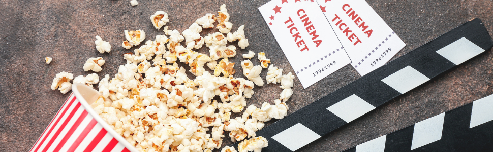 Popcorn, Kinoklappe und Kinotickets